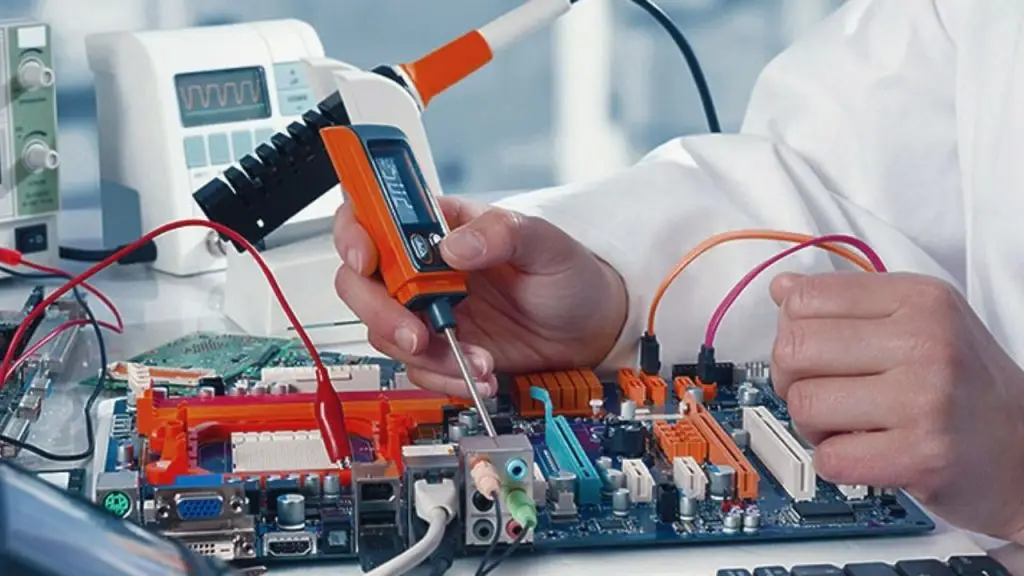 Genç Elektronik Tamircisi